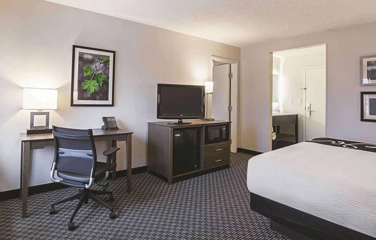 Готель La Quinta By Wyndham Atlanta Midtown - Buckhead Екстер'єр фото